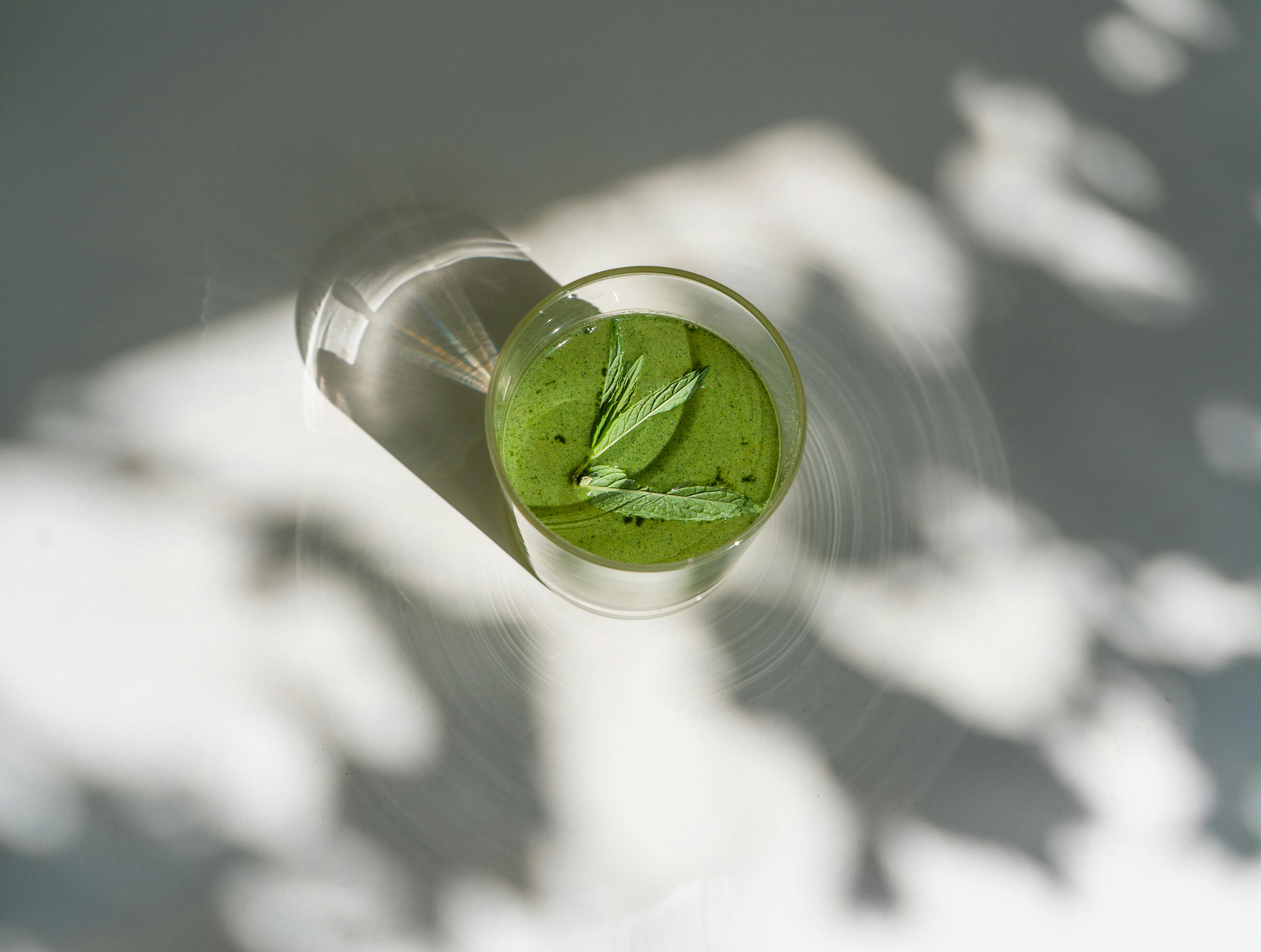 Pregnant Women and Diet Coke: Is It Safe? Understand Key Concerns and Alternatives in 2025!